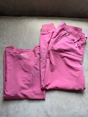 FIGS MENS Quartz Breast Cancer Awareness Scrub Set